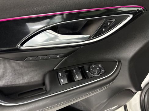 Used 2025 Buick Envision Preferred image 18