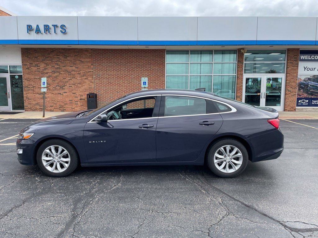 Used 2025 Chevrolet Malibu LT FWD image 2