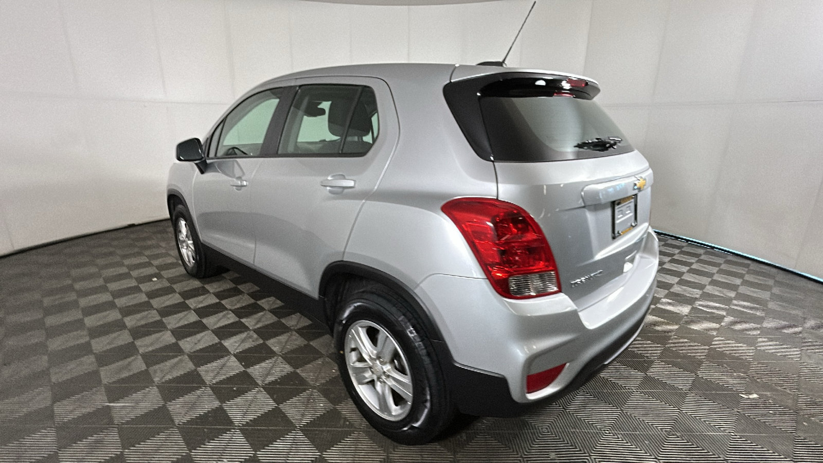 Used 2018 Chevrolet Trax LS AWD/4WD image 5