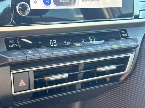 Used 2025 Toyota Camry SE FWD image 19