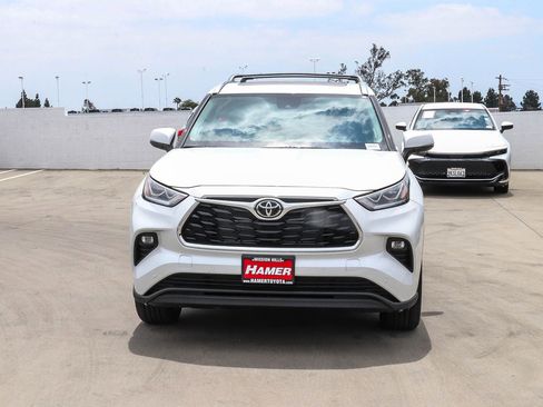 New 2026 Toyota Highlander Limited AWD/4WD image 2