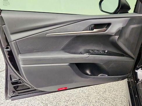 Used 2025 Toyota Camry SE image 11