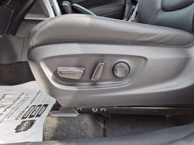 Used 2023 Toyota Corolla Cross XLE w/ Convenience Package AWD/4WD image 18