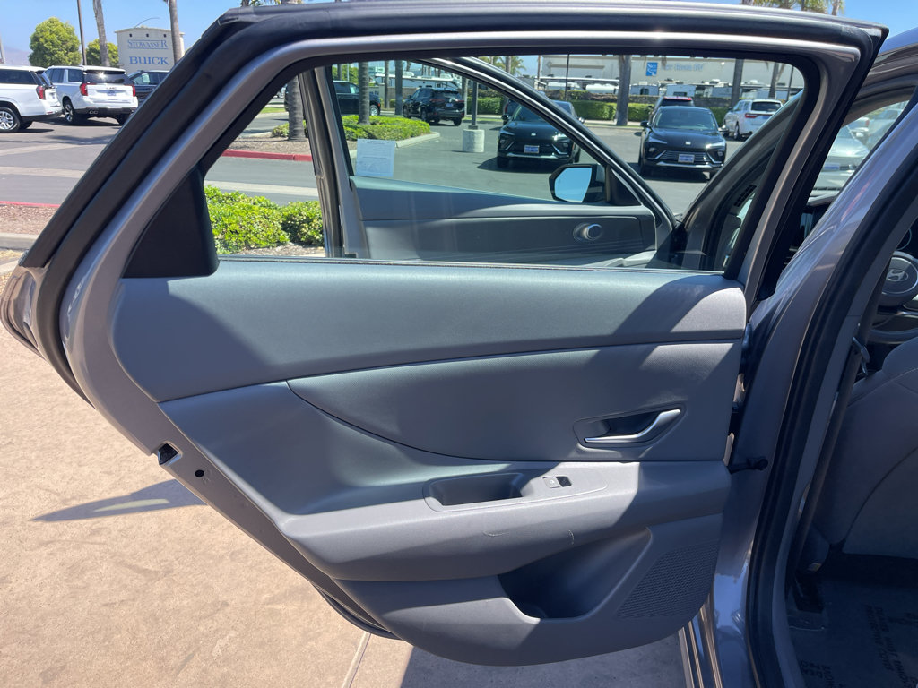 Used 2025 Hyundai Elantra SEL FWD image 15