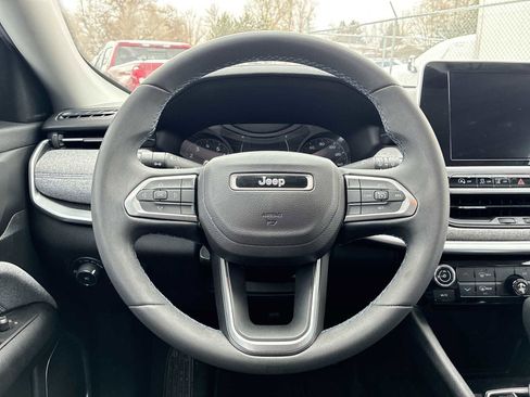 Certified 2022 Jeep Compass Latitude image 11