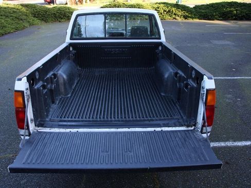 Used 1996 Nissan Pickup XE image 13