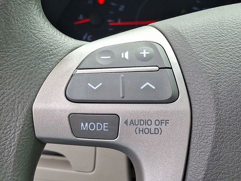 Used 2010 Toyota Camry FWD image 18