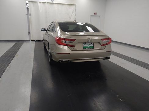 Used 2018 Honda Accord Touring image 6