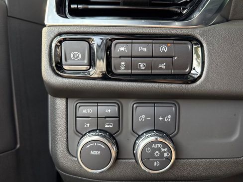 Used 2025 GMC Yukon XL Denali AWD/4WD image 41