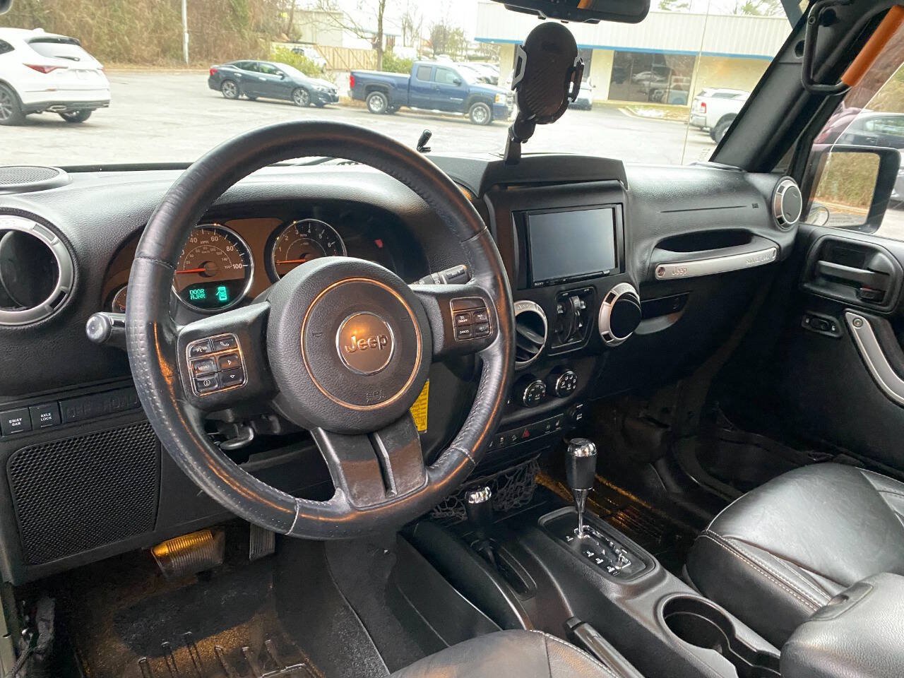 Used 2015 Jeep Wrangler Unlimited Rubicon AWD/4WD image 15