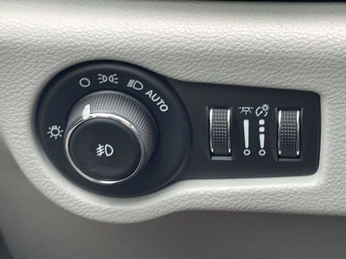 Certified 2018 Chrysler Pacifica Touring Plus FWD image 27
