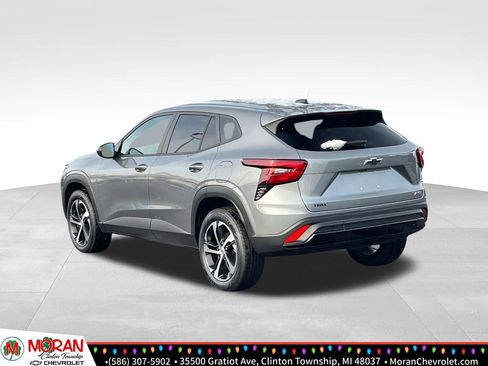 Certified 2024 Chevrolet Trax RS w/ Driver Confidence Package image 4