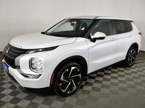 Used 2023 Mitsubishi Outlander SE AWD/4WD image 10