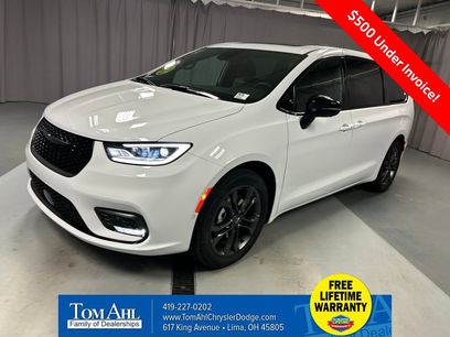 New 2026 Chrysler Pacifica Select