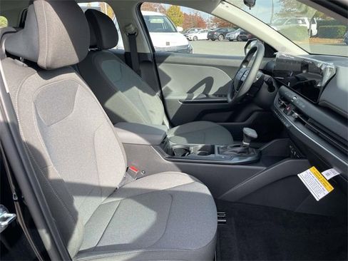 New 2025 Kia K4 LXS image 14