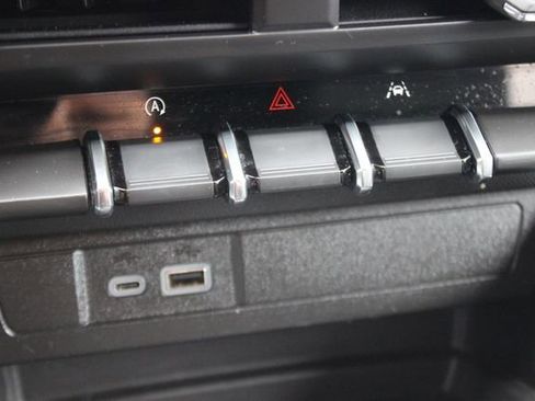 Used 2025 Chevrolet Colorado Trail Boss AWD/4WD image 10