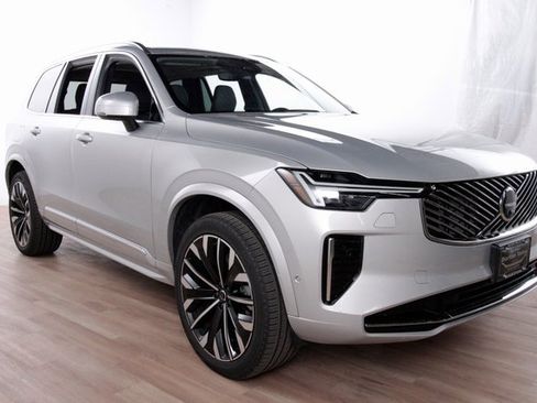 Certified 2025 Volvo XC90 B6 Plus image 3