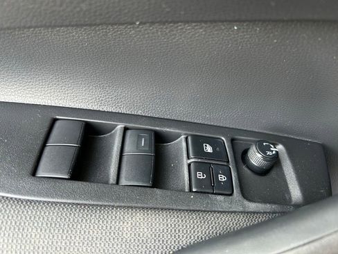 Used 2024 Toyota Corolla LE FWD image 17