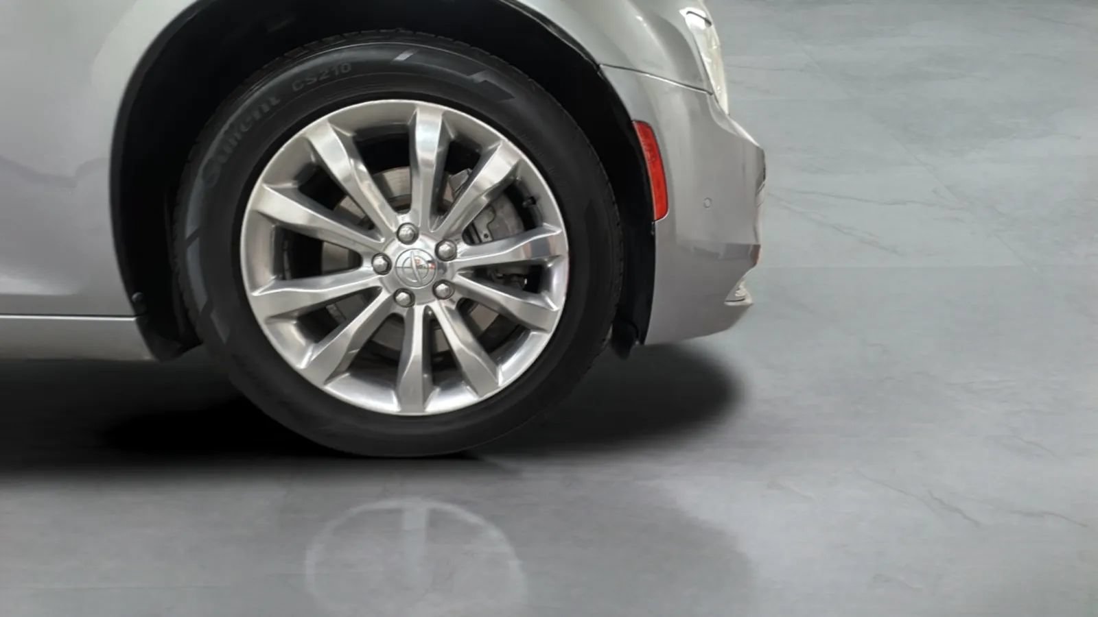 Used 2018 Chrysler 300 Limited w/ Safetytec Plus Group AWD/4WD image 30