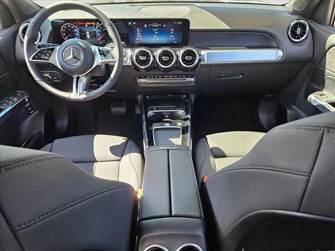 Used 2026 Mercedes-Benz GLB 250 image 14