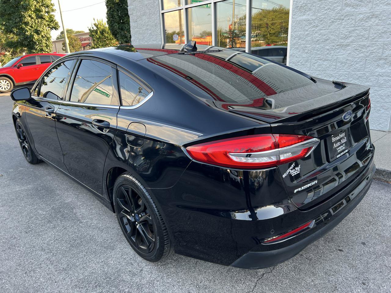 Used 2020 Ford Fusion SE w/ Equipment Group 151A FWD image 5