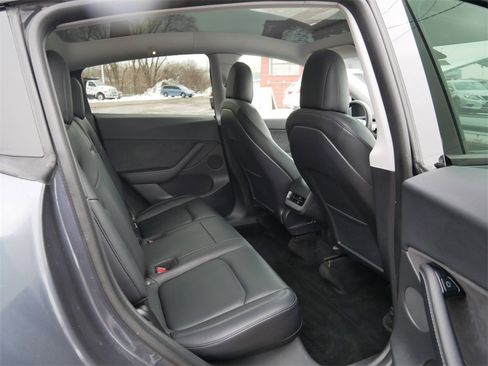 Used 2021 Tesla Model Y Long Range image 9