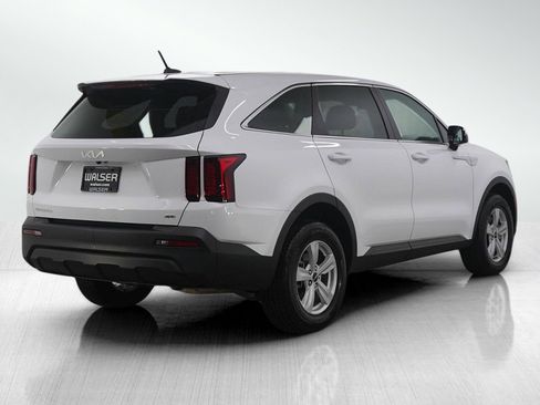 Used 2023 Kia Sorento LX image 6