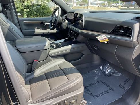Used 2026 Chevrolet Suburban High Country w/ Sun And Tow Package AWD/4WD image 17