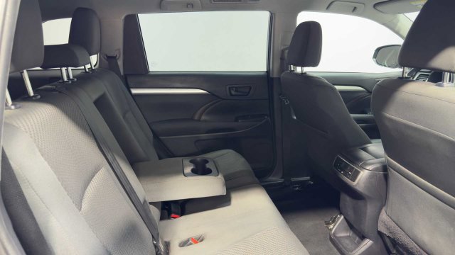 Used 2019 Toyota Highlander LE FWD image 14