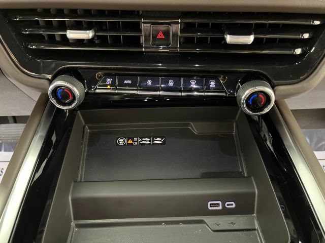 Used 2025 Chevrolet Tahoe LT RWD image 27