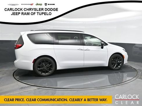 New 2026 Chrysler Pacifica Limited image 3