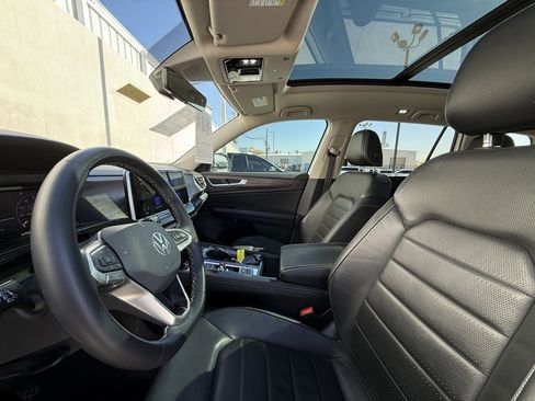 Used 2024 Volkswagen Atlas SEL image 5