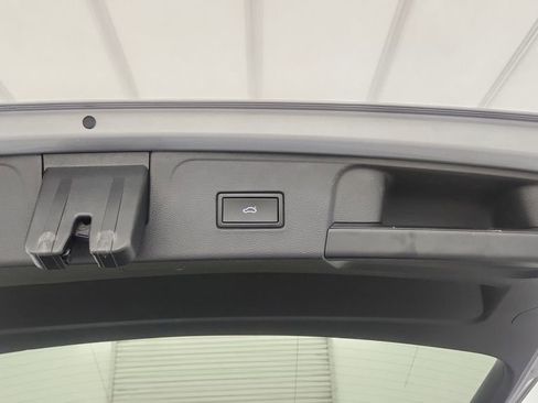 Used 2022 Volkswagen Atlas SEL Premium image 26