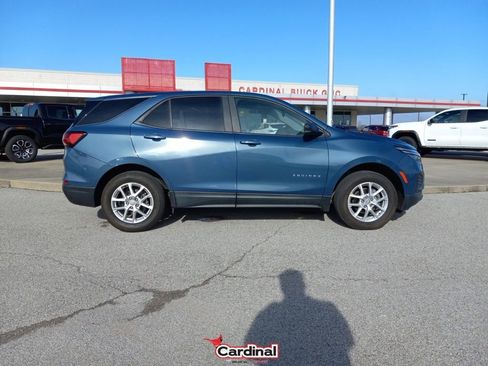 Used 2024 Chevrolet Equinox LS w/ LS Convenience Package image 3