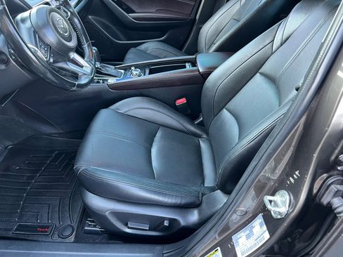 Used 2017 MAZDA MAZDA3 Grand Touring w/ Premium Equipment Package FWD image 9