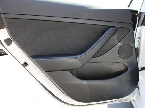 Used 2022 Tesla Model 3 Long Range AWD/4WD image 32