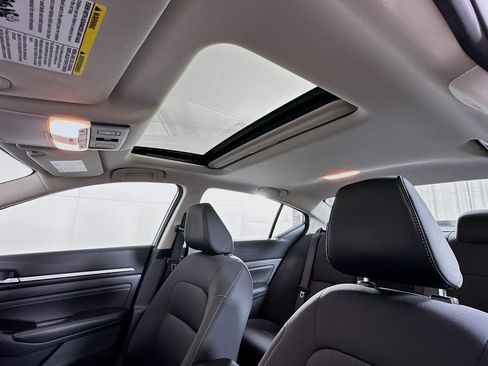 Used 2023 Nissan Altima 2.5 SV w/ SV Premium Package image 25