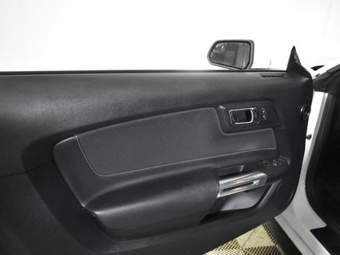 Used 2017 Ford Mustang GT RWD image 7