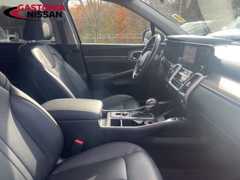 Used 2022 Kia Sorento EX image 22