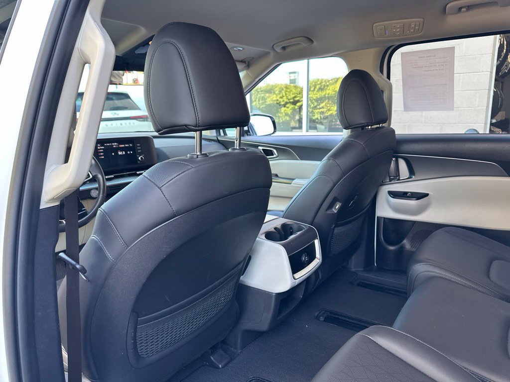 Used 2024 Kia Carnival LX FWD image 35