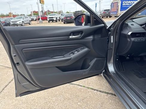 Used 2022 Nissan Altima 2.5 SR w/ Midnight Edition Package image 10