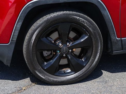 Used 2017 Jeep Cherokee High Altitude FWD image 11