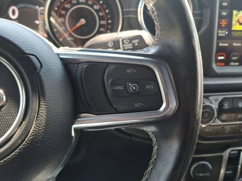Used 2022 Jeep Wrangler Unlimited Sahara w/ LED Lighting Group AWD/4WD image 21