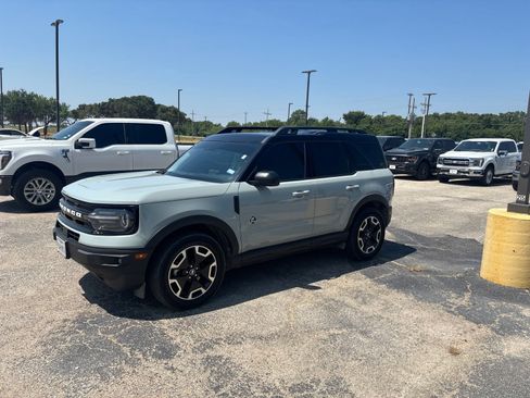 Used 2024 Ford Bronco Sport Outer Banks w/ Tech Package AWD/4WD image 2