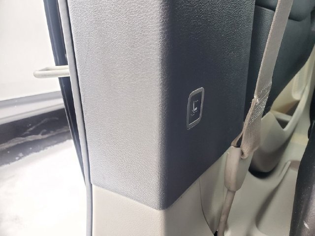 Used 2024 Chrysler Pacifica Touring-L FWD image 26