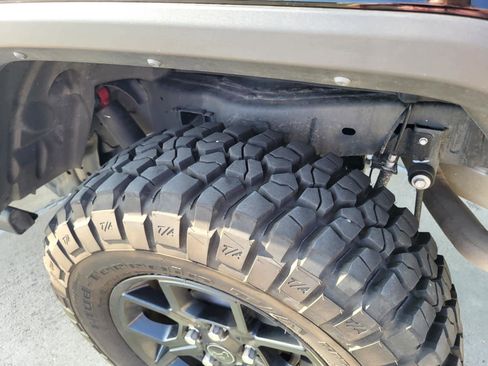 Used 2024 Jeep Gladiator Sport image 28