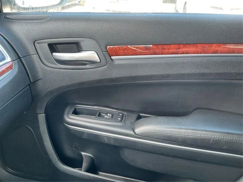 Used 2014 Chrysler 300 image 19