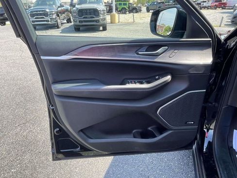 Used 2023 Jeep Grand Cherokee 4WD 4xe image 24