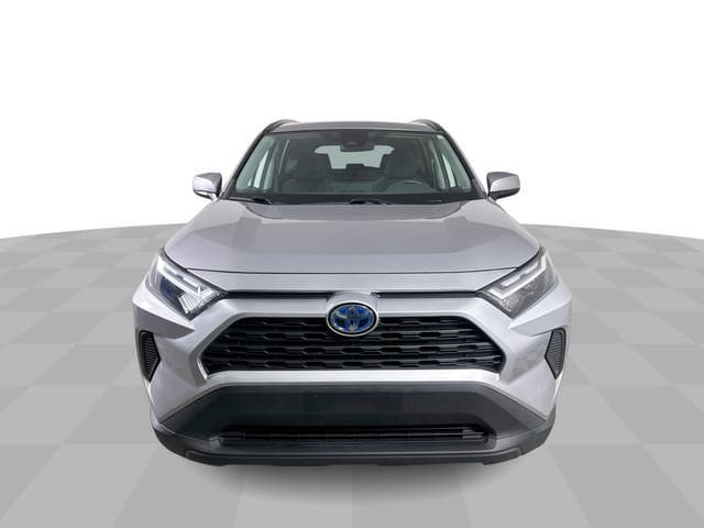 Used 2022 Toyota RAV4 XLE w/ Convenience Package AWD/4WD image 3