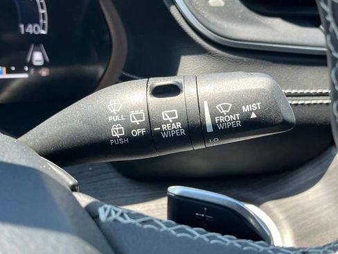Used 2023 Jeep Grand Cherokee Limited AWD/4WD image 39